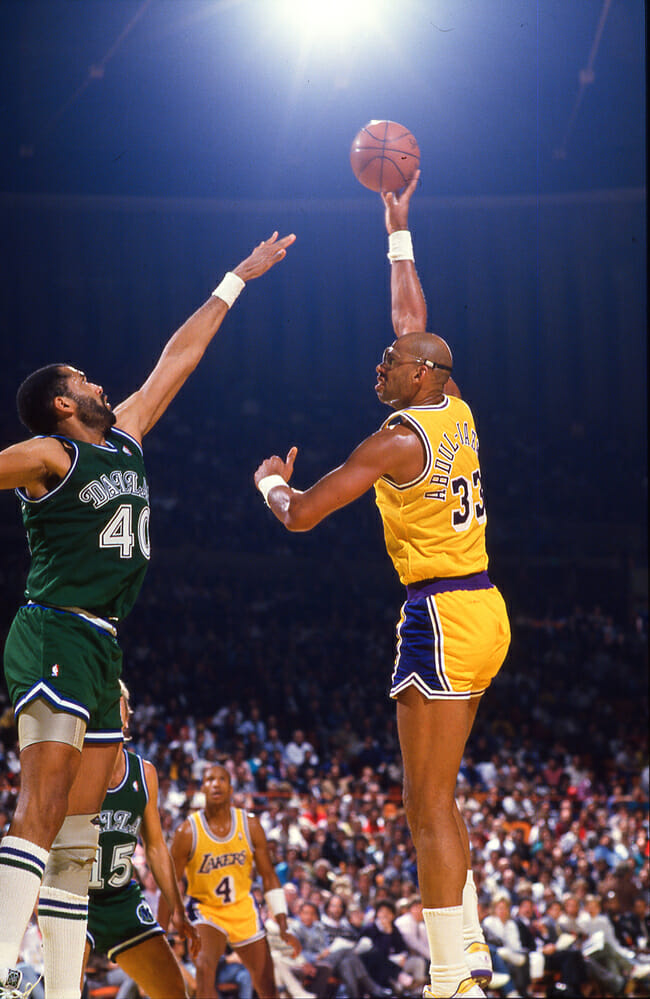 kareem abdul jabbar one handed shot